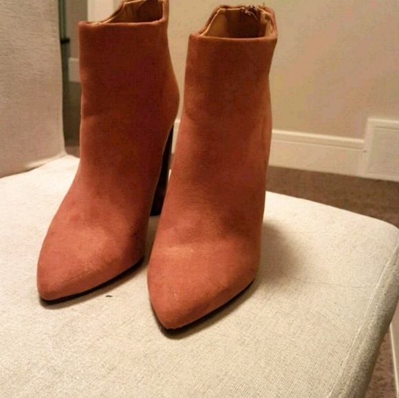 Tan heeled ankle boots in a size 6 - Picture 3 of 5